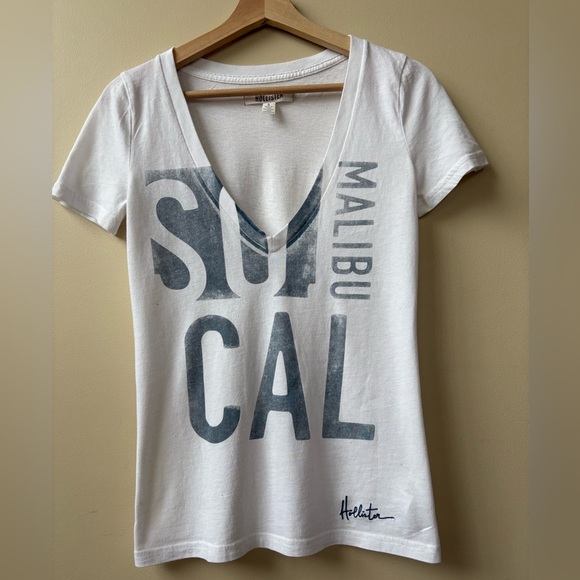 Hollister Tops - Hollister White and Gray Graphic V-Neck Tee